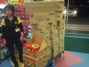 【震災支援】２０００食分の支援物資を避難所に直送。